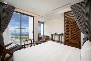 Junior Room, City View