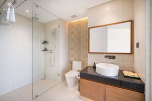ห้องเอ็กเซกคิวทีฟดับเบิล, วิวเมือง | ห้องน้ำ | ฝักบัว, ไดร์เป่าผม, รองเท้าสวมภายในห้อง, ผ้าเช็ดตัว