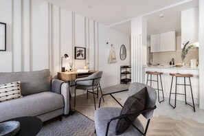 TV - Abanico - 1 bedroom and pool in Chamberí (Madrid)