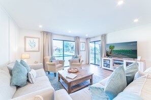 TV - Villa Ardea @ Edgewater - 2/2 Villa - Freshly Renovated - Steps from the Beach (Panama City Beach)