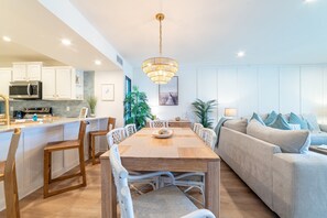 Dining - Villa Ardea @ Edgewater - 2/2 Villa - Freshly Renovated - Steps from the Beach (Panama City Beach)