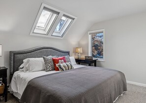 3 bedrooms, iron/ironing board, WiFi, bed sheets - Golf Views, Walk to Club - Lakeland Village 4B (Quechee)