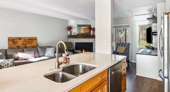 Interior - Golf Views, Walk to Club - Lakeland Village 4B (Quechee)