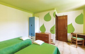 4 bedrooms, travel crib, free WiFi