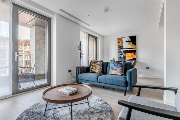 Fernseher, Stereoanlage