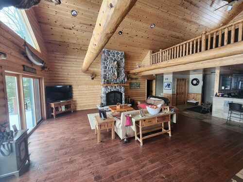 Large Turtle Flambeau Flowage House with game room, sauna, & great fishing.