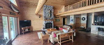 Large Turtle Flambeau Flowage House with game room, sauna, & great fishing.