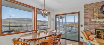 A place to GATHER on the Mighty Snake.  SPACIOUS 5 bedroom, Hot Tub and VIEW! 