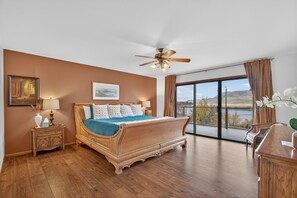 5 habitaciones, escritorio y tabla de planchar con plancha 