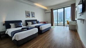 Desk, blackout curtains, iron/ironing board, free WiFi - The Suites  SGR Melaka (Malacca City)