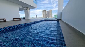 2 outdoor pools - The Suites SGR Melaka (Malacca City)