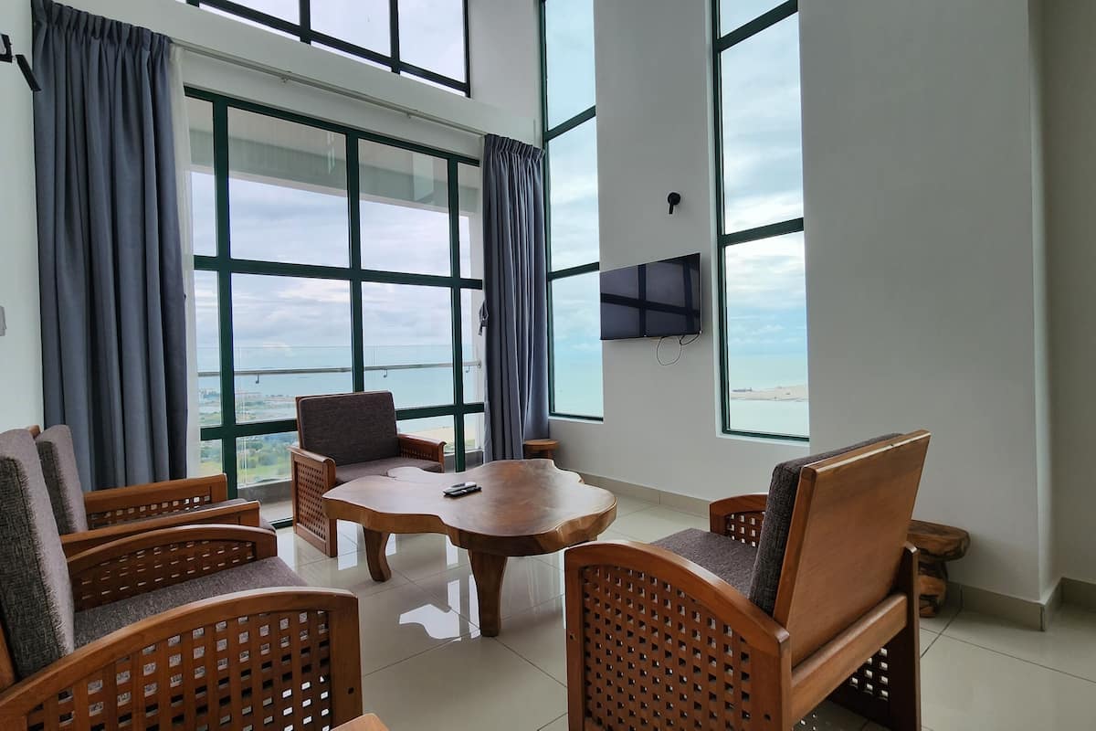 Family Duplex | Living area | 40-inch Smart TV with digital channels, toys