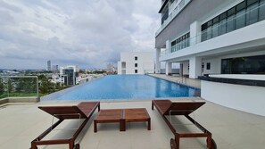 2 outdoor pools - The Suites  SGR Melaka (Malacca City)