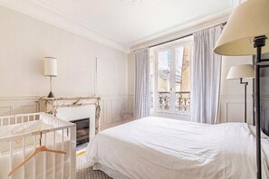 2 chambres, bureau, fer et planche à repasser, accès Internet