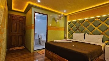 Bàn, phòng cách âm, truy cập Internet không dây miễn phí