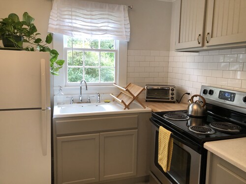 The Writers Nest
Peaceful studio apartment near historic downtown