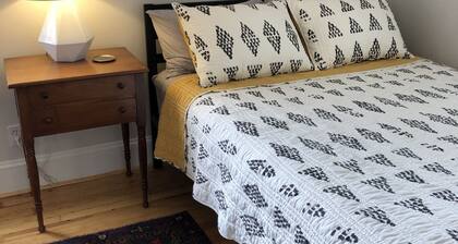 The Writers Nest
Peaceful studio apartment near historic downtown