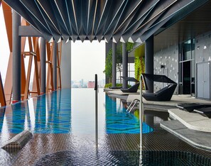 Outdoor pool - Scarletz Suites by Travelet Experience (Kuala Lumpur)
