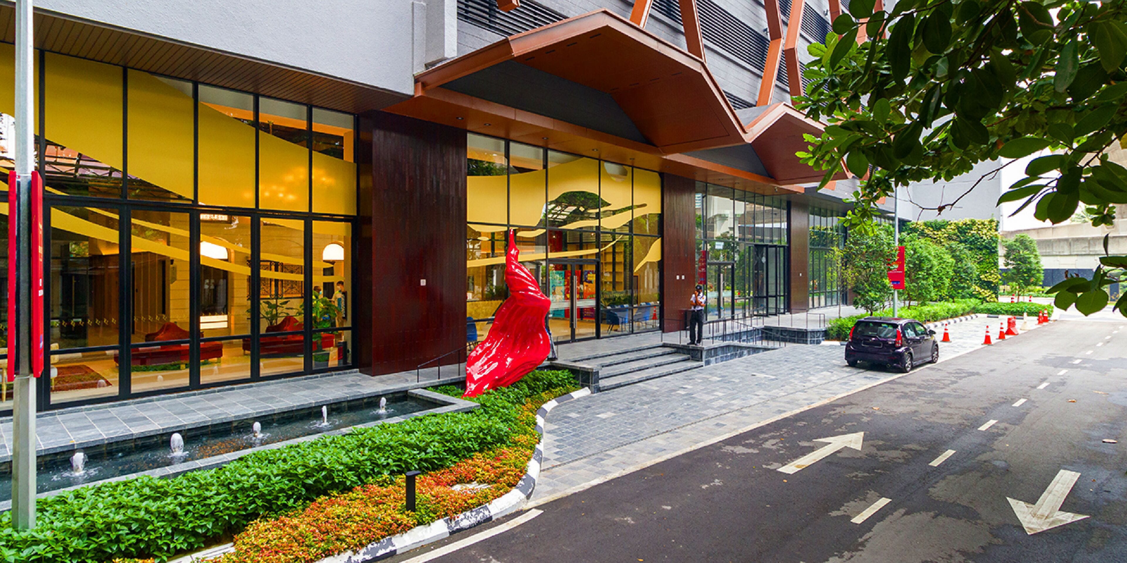 Vista frontal de la propiedad