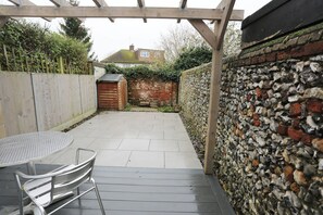 Outdoor dining - Little Braybrooke Cottage- Saffron Walden (Saffron Walden)