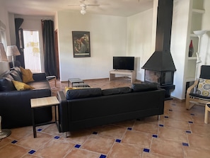 TV, lareira