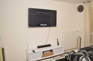 1 chambre, fer et planche à repasser, Wi-Fi, draps fournis