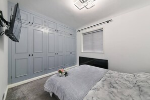 2 室のベッドルーム、WiFi、ベッドシーツ