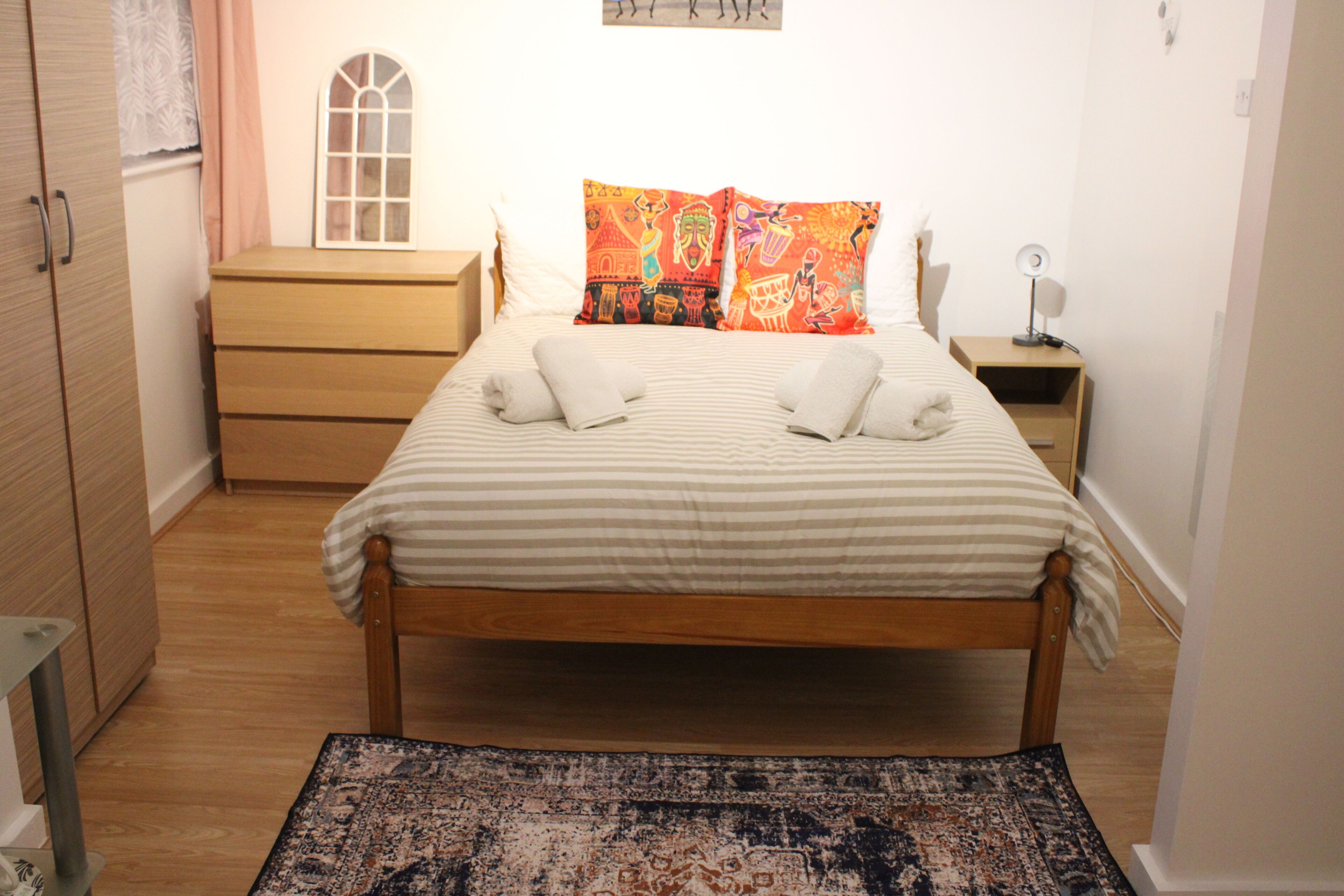 6 bedrooms, iron/ironing board, WiFi, bed sheets