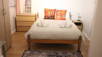 6 bedrooms, iron/ironing board, WiFi, bed sheets