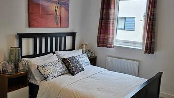 3 bedrooms, iron/ironing board, WiFi, bed sheets