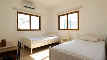 2 bedrooms, iron/ironing board, WiFi, bed sheets