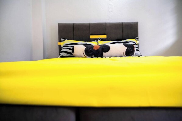 4 bedrooms, iron/ironing board, WiFi, bed sheets