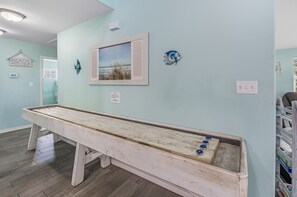 Games room - Bikini's and Martini's Pool, Close to Beach, Pet Friendly, and Games (Port Aransas)