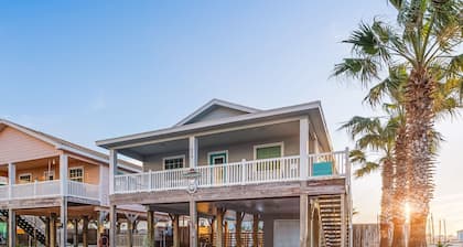 Bikini's and Martini's Pool, Close to Beach, Pet Friendly, and Games