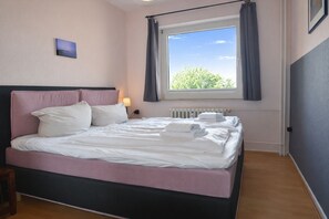 3 bedrooms, iron/ironing board, WiFi