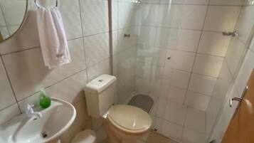 Standard Cabin | Bathroom | Towels, toilet paper