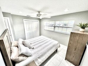 4 bedrooms, desk, iron/ironing board, free WiFi