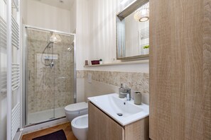 Shower, bidet, towels