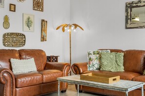 TV - Deja Blue Beach House - West End PCB - Golf Cart included! (Panama City Beach)