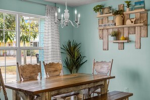 Dining - Deja Blue Beach House - West End PCB - Golf Cart included! (Panama City Beach)