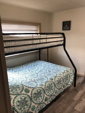 2 chambres, bureau, Wi-Fi, draps fournis