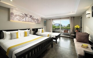 Family Room With Terrace - River/City View | Minibar, in-room safe, individually decorated, individually furnished