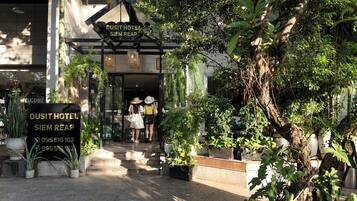 Pintu masuk hartanah