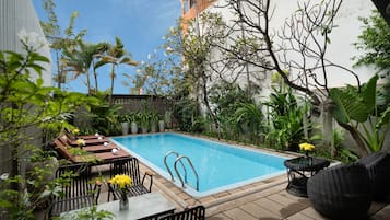 Outdoor pool, open 9:00 AM to 9:00 PM, pool loungers