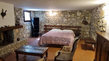 5 Schlafzimmer, Schreibtisch, Bügeleisen/Bügelbrett, WLAN