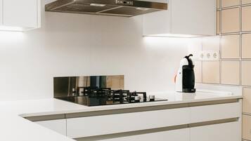 Réfrigérateur, micro-ondes, four, lave-vaisselle