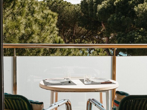 3 bedroom apartment with terrace on the beach