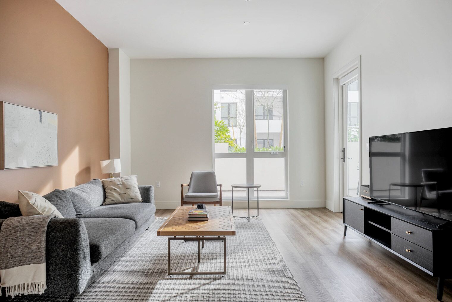 Serene Inglewood 1BR w/ Sundeck & Clubhouse, nr Shopping, by Blueground