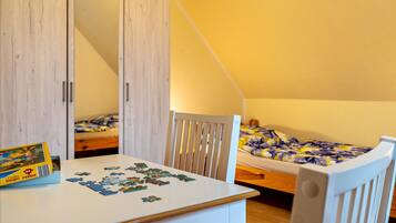 1 habitación, tabla de planchar con plancha, wifi gratis y ropa de cama