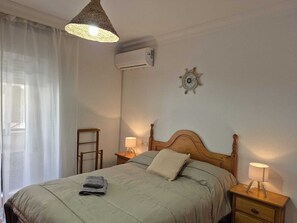 3 bedrooms, WiFi, bed sheets - Casa Delfin, close to the beach. (Punta Umbría)